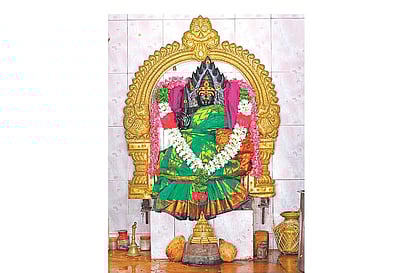 புத்தாண்டில் திரிசக்ர தரிசனம்!