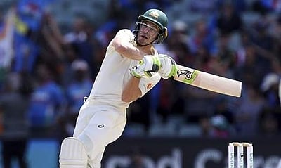 ஆஸி. கேப்டனுக்கு ரன் அவுட் கொடுக்காத 3-ம் நடுவர்: ரசிகர்கள் அதிருப்தி!