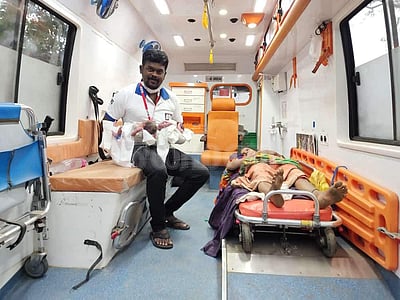 சத்தியமங்கலம் வனத்தில் 108 ஆம்புலன்ஸில் மலைக் கிராமப் பெண்ணுக்கு இரட்டைக் குழந்தைகள்