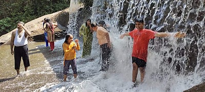 9 மாதங்களுக்குப் பிறகு கோவை குற்றாலத்தில் சுற்றுலாப் பயணிகளுக்கு அனுமதி