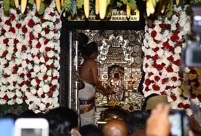 திருநள்ளாறு தர்பாரண்யேஸ்வரர் கோவிலில் சனிப்பெயர்ச்சி விழா 