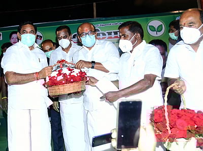 சிப்காட் திட்டத்துக்கு அவிநாசி பகுதியில் நிலம் எடுக்கப்படமாட்டாது: முதல்வா் உறுதி