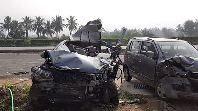 ஆம்பூர் அருகே லாரி மீது அடுத்தடுத்து 3 வாகனங்கள் மோதி 2 பேர் பலி, 3 பேர் படுகாயம்