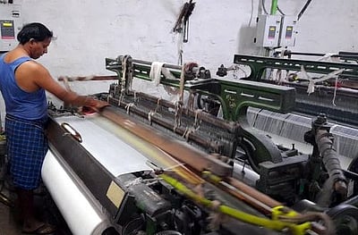 ஈரோட்டில் விசைத்தறிகள் இயங்கத் தொடங்கின