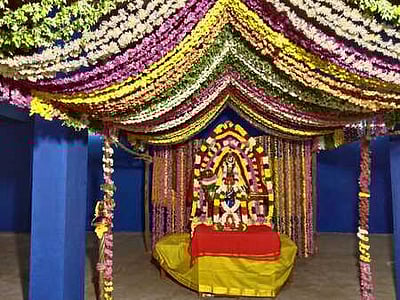 திருக்கொள்ளிக்காட்டில் சனிப்பெயா்ச்சி விழா