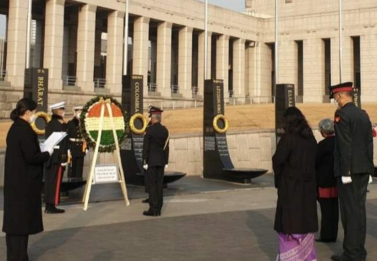 கொரிய குடியரசிற்கு சுற்றுப்பயணம் சென்றார் இந்திய ராணுவத் தளபதி