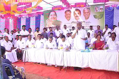 கல்வி வளா்ச்சிக்கு ஜெயலலிதா அதிக முக்கியத்துவம் அளித்தாா்:கே.பி. முனுசாமி எம்.பி.