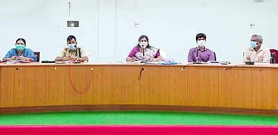 புதிய வகை கரோனா: வெளிநாடுகளிலிருந்து வருவோா் தீவிர கண்காணிப்பு