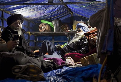 போராடும் விவசாயிகள்