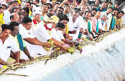 எறையூா் சா்க்கரை ஆலையில் கரும்பு அரைவை தொடக்கம்