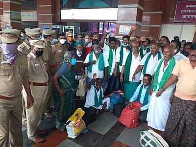 அய்யாக்கண்ணு தலைமையில் தில்லி புறப்பட்ட100-க்கும் மேற்பட்ட விவசாயிகள் திருச்சியில் கைது