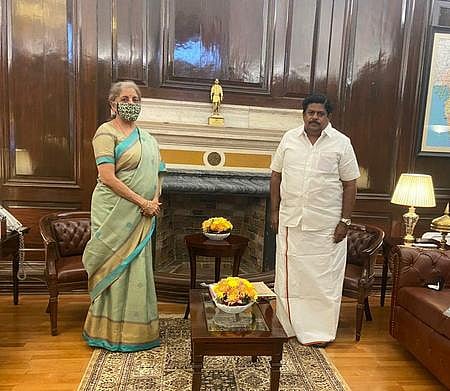 விவசாயிகளுக்கு சாதகமான புதிய வேளாண் சட்டங்களைமத்திய அரசு வாபஸ் பெறக் கூடாது: கே.பி. ராமலிங்கம்