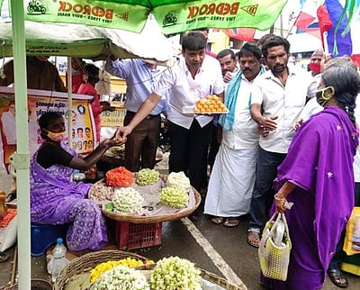 ரஜினி வருகை: கிருஷ்ணகிரியில் ரசிகர்கள் கொண்டாட்டம்