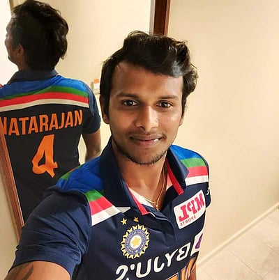 தமிழன் என்று சொல்லடா, தலை நிமிர்ந்து நில்லடா: இந்திய அணிக்காக விளையாடிய நடராஜனுக்கு சிவகார்த்திகேயன் வாழ்த்து