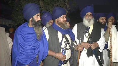 தில்லி விவசாயிகள் போராட்டத்திற்கு நிஹாங் சீக்கியர்கள் ஆதரவு