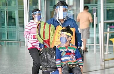 வெளிநாட்டிலிருந்து வரும் அனைவரையும் 14 நாள்கள் தனிமைப்படுத்தக் கோரிய வழக்கு: மத்திய, மாநில அரசுகள் பதிலளிக்க உத்தரவு