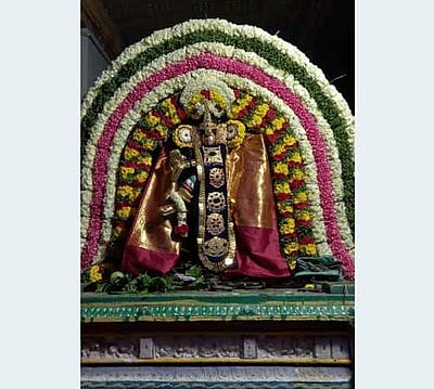 திருவாரூர் தியாகராஜ சுவாமி கோவிலில் பாத தரிசனம்