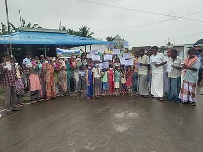 கொண்டா ரெட்டி சாதிச் சான்று வழங்க மறுக்கும் சார் ஆட்சியரை கண்டித்து ஆதர் அட்டைகளை ஒப்படைக்கும் போராட்டம்