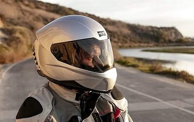 கொல்கத்தாவில் தலைக்கவசம் அணிந்தால் மட்டுமே பெட்ரோல்