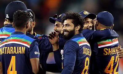 ஜடேஜாவுக்குப் பதிலாக மாற்று வீரராகக் களமிறங்கிய சஹால்: ஆஸ்திரேலிய அணி அதிருப்தி