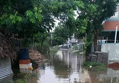 தண்ணீரில் மூழ்கிய சீர்காழி நகர்ப் பகுதிகள்