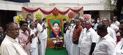 ஆற்காடு கிழக்கு ஒன்றிய அதிமுக சார்பில் ஜெயலலிதா நினைவு நாள் அனுசரிப்பு