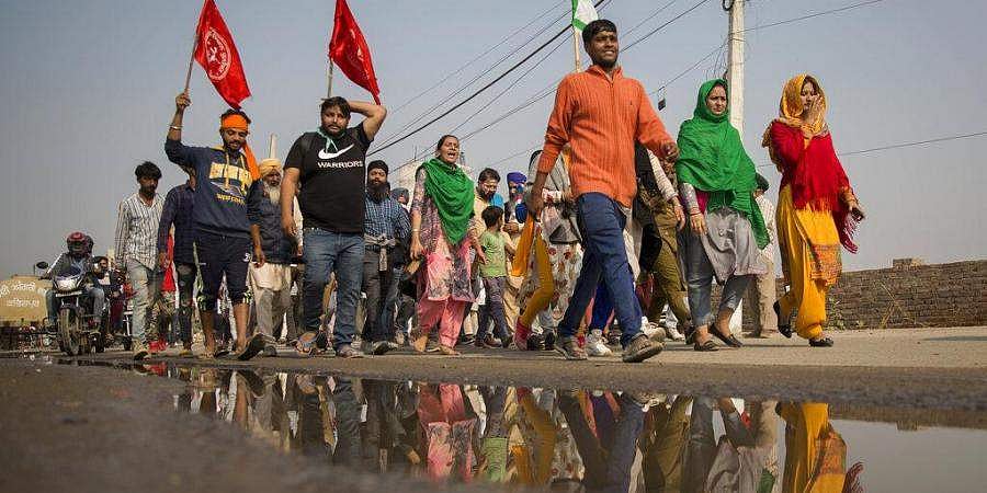 சிங்கு எல்லையில் விவசாயிகளுடன் குடும்பத்தினரும் பங்கேற்பு; ஒரேயொரு வேண்டுகோளுடன்