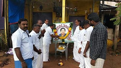 எளாவூரில் அதிமுக சார்பில் ஜெயலலிதா நினைவு நாள் அனுசரிப்பு