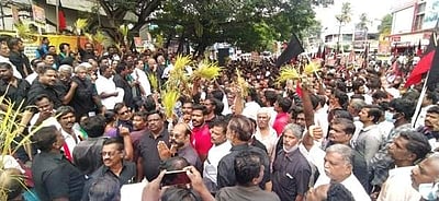 மதுரையில் திமுக கறுப்புக் கொடி ஆர்ப்பாட்டம்