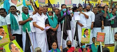 புதுகையில் திமுகவினர் ஆர்ப்பாட்டம்