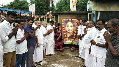 ஊத்தங்கரையில் அதிமுக சார்பில் ஜெயலலிதா நினைவு நாள் அனுசரிப்பு