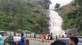 கொடைக்கானலில் சுற்றுலாத் தலங்களை பாா்வையிட சுற்றுலாப் பயணிகளுக்கு அனுமதி