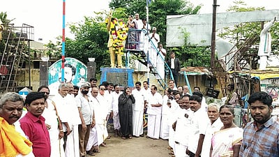 ஊத்தங்கரையில் அதிமுக சார்பில் அம்பேத்கர் நினைவு நாள் அனுசரிப்பு