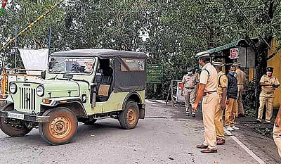 உள்ளாட்சித் தேர்தல்: எல்லைப்பகுதியில் கேரள காவல்துறையினர் தீவிர சோதனை