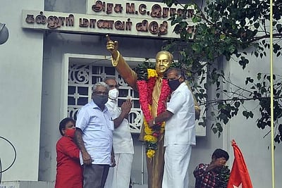 அம்பேத்கர் நினைவு நாள்: மார்க்சிஸ்ட் கம்யூனிஸ்ட் கட்சி சார்பில் மரியாதை