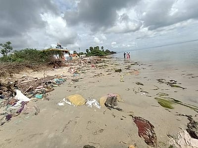 சேதுக்கரையில் அலையில்லாத கடல்: பொதுமக்கள், மீனவா்கள் அச்சம்