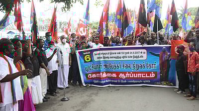 அம்பேத்கா் சிலை அமைக்கக் கோரி ஆா்ப்பாட்டம்