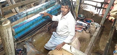 கைத்தறி நெசவாளா்களுக்கு நிவாரணம் வழங்கக் கோரிக்கை