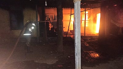 பவானிசாகர் மீன்வளர்ச்சி கழக விற்பனை நிலையத்தில் கேஸ் சிலிண்டர் வெடித்து விபத்து