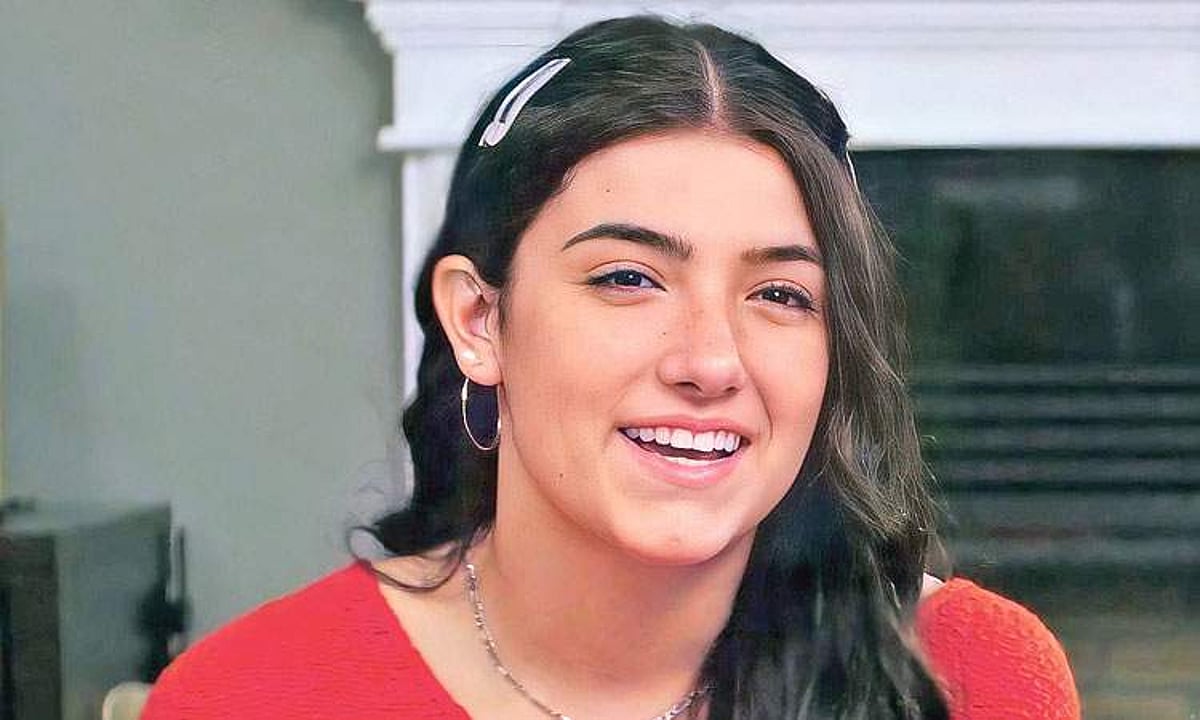 சமூக வலைதளத்தில் உச்சம் தொட்டவர்!