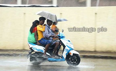 நாகா்கோவில் பகுதியில் பலத்த மழை