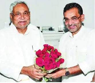 பிகாா் அரசியலில் திருப்பம்:குஷ்வாஹா-நிதீஷ்குமாா் சந்திப்பு