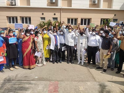 திருவள்ளூரில் மருத்துவர்கள் சங்கத்தினர் ஆர்ப்பாட்டம்