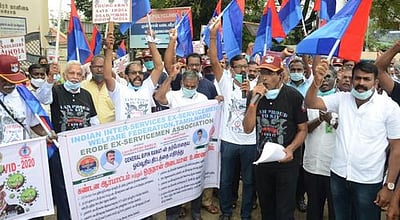 ஓய்வூதியத் திட்டப் பரிந்துரையை நிராகரிக்கக் கோரிமுன்னாள் படைவீரா்கள் ஆா்ப்பாட்டம்