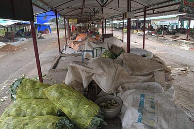 பொதுவேலை நிறுத்தம்: ஈரோட்டில் கடைகள் திறந்திருந்தன  