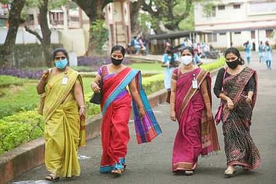 குமரி மாவட்டத்தில் கல்லூரிகள் திறப்பு: வகுப்பறையில் சமூக இடைவெளியுடன் இருக்கைகள்