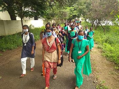 தாணேவில் 11 மாதங்களுக்குப் பிறகு மீண்டும் கல்லூரிகள் திறப்பு