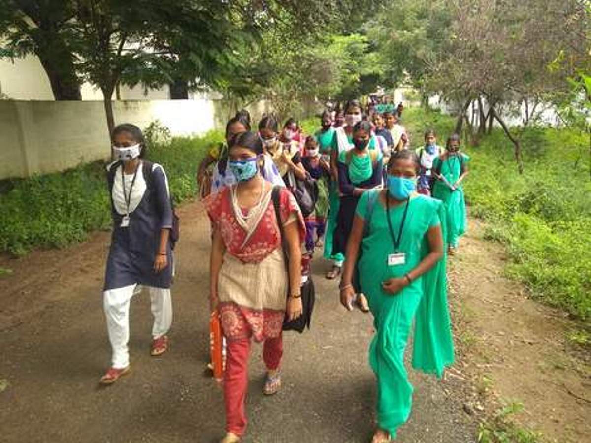 தாணேவில் 11 மாதங்களுக்குப் பிறகு மீண்டும் கல்லூரிகள் திறப்பு