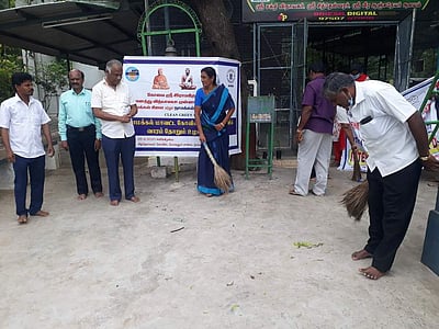 நாமக்கல் வீர ஆஞ்சநேயா் கோயிலில் உழவாரப் பணி