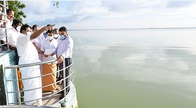 வீராணம் ஏரியை ஆய்வு செய்தாா் முதல்வா் பழனிசாமி